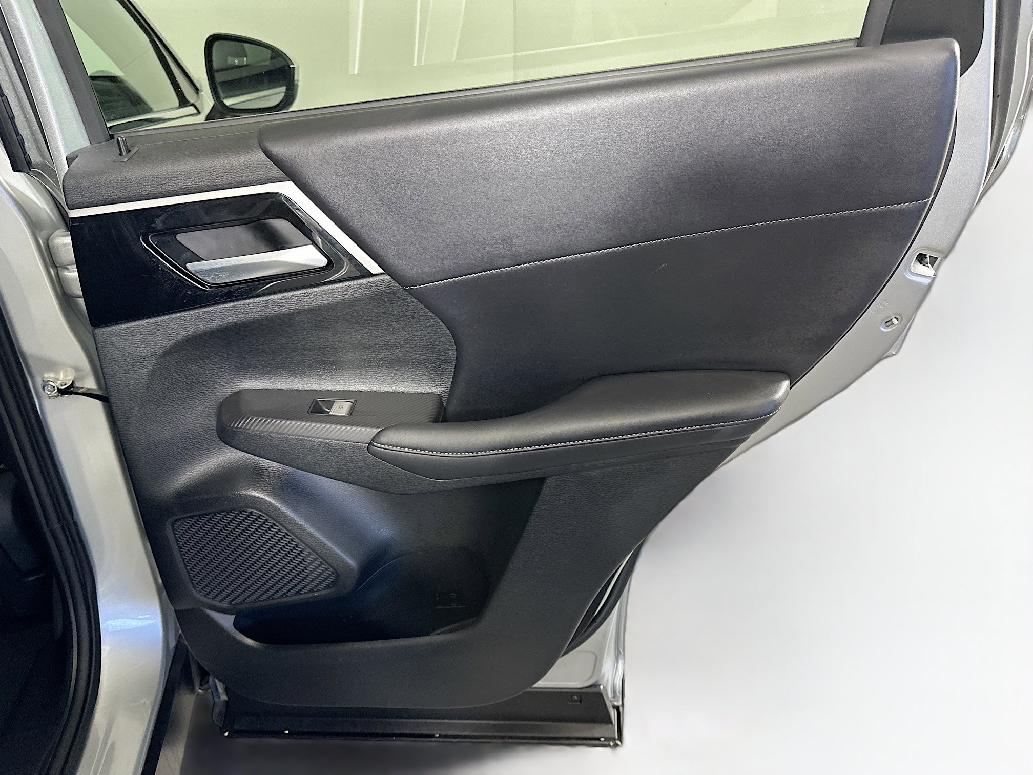 Used 2024 Mitsubishi Outlander SE image 33