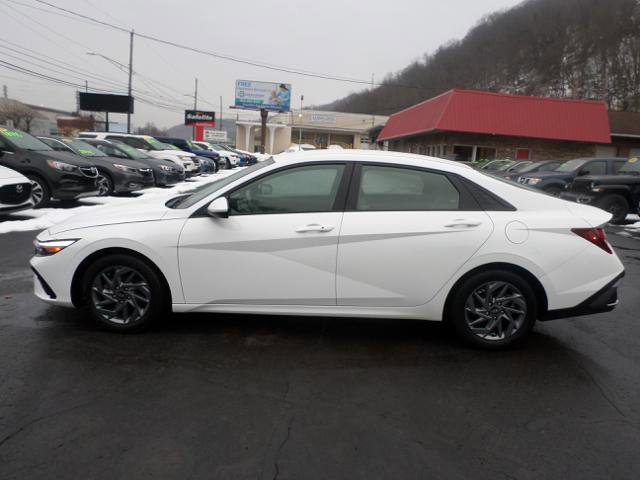 Used 2024 Hyundai Elantra SEL image 9