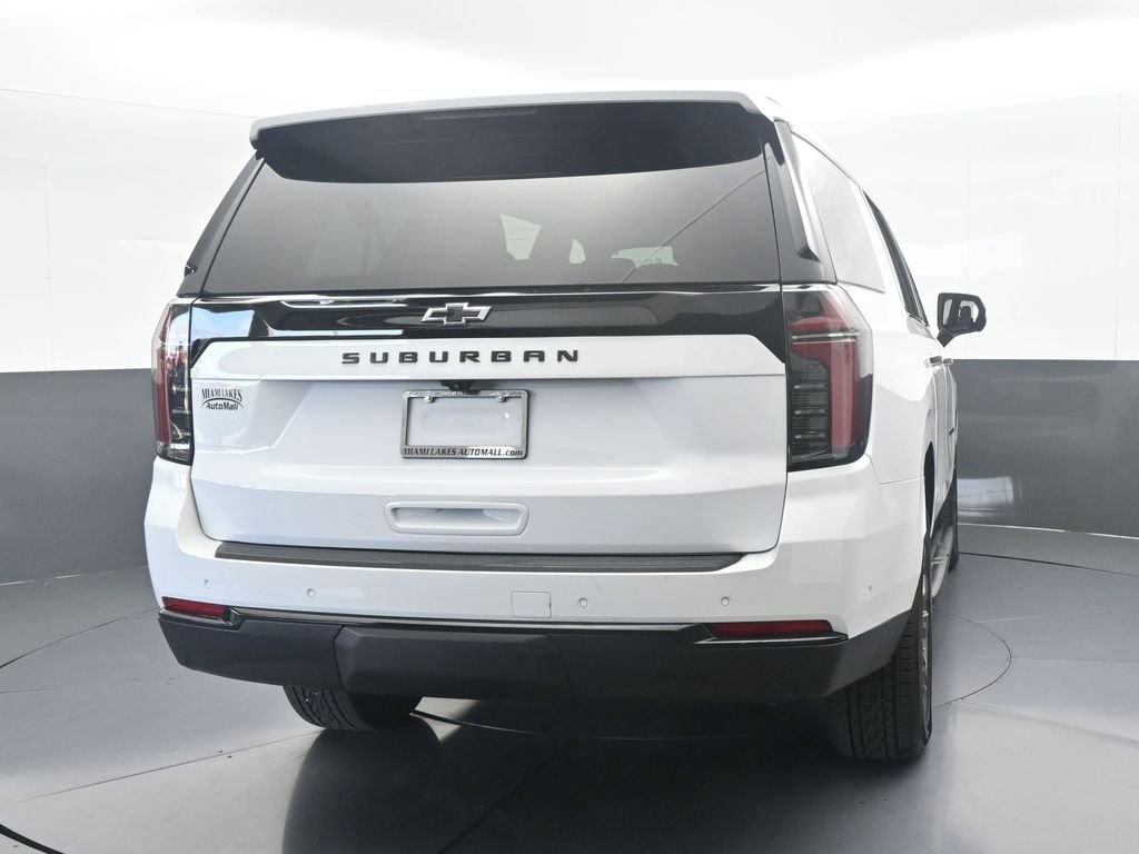 Used 2025 Chevrolet Suburban LT image 5