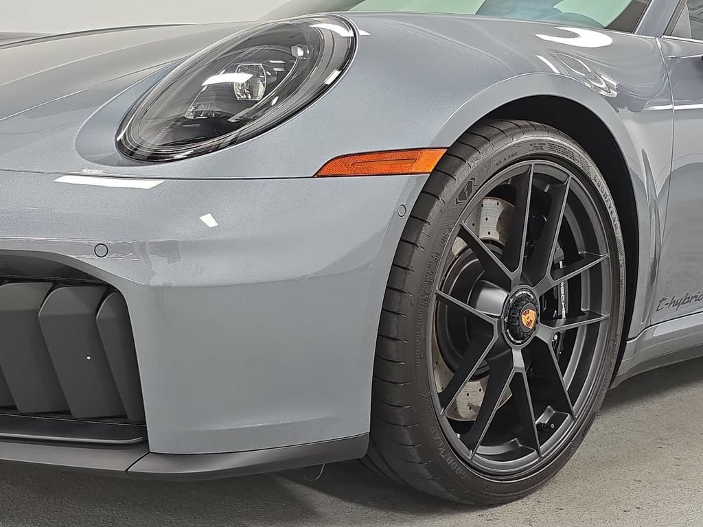 Certified 2026 Porsche 911 Targa 4 GTS AWD/4WD image 11