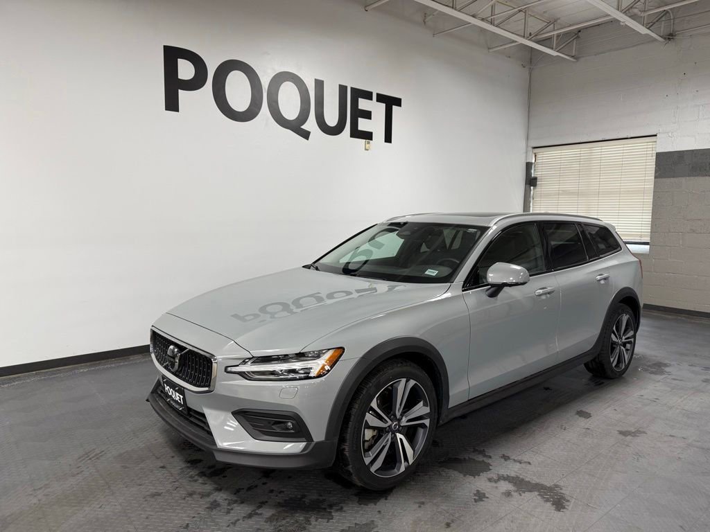 Used 2025 Volvo V60 B5 Cross Country Plus AWD/4WD image 2