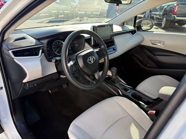 Used 2020 Toyota Corolla LE image 3