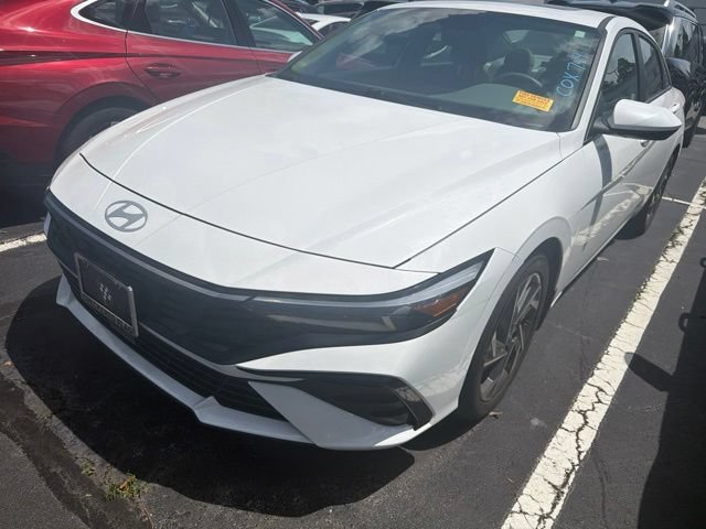 Used 2024 Hyundai Elantra SEL w/ Convenience Package FWD image 5