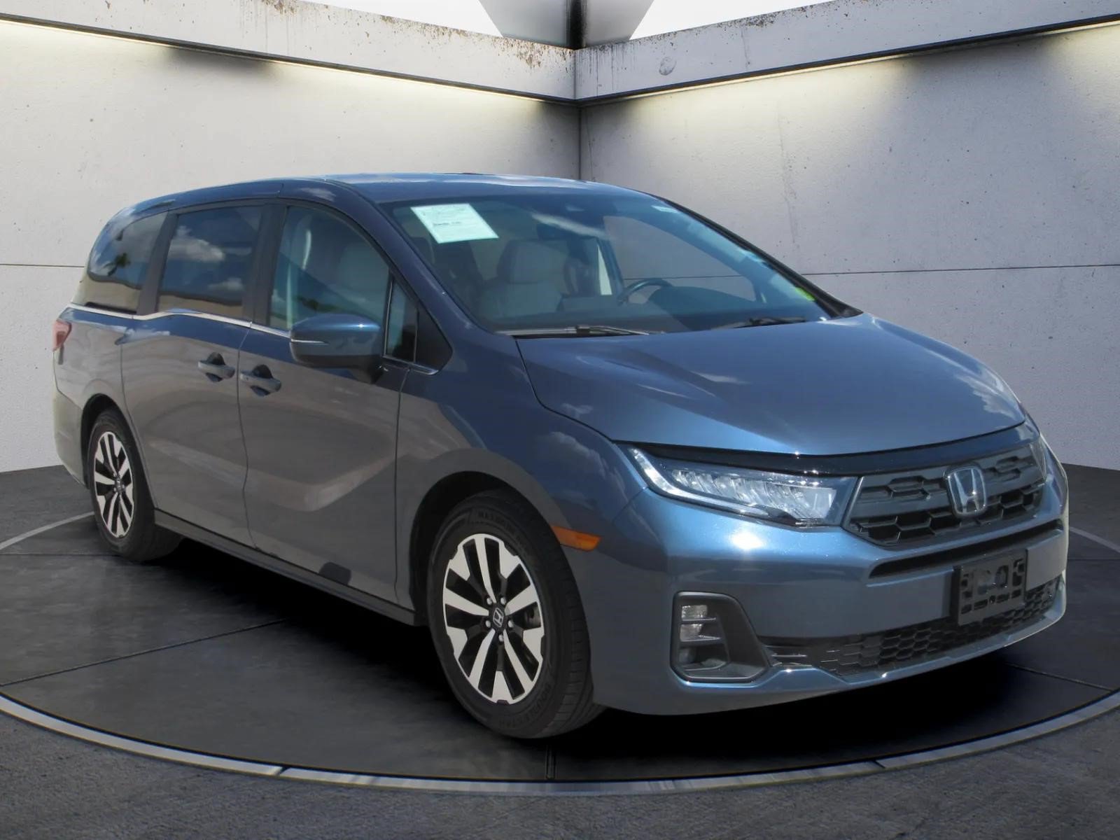 Certified 2025 Honda Odyssey EX-L image 2