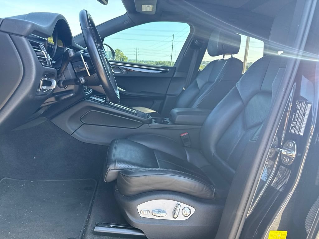 Used 2023 Porsche Macan Turbo AWD/4WD image 6