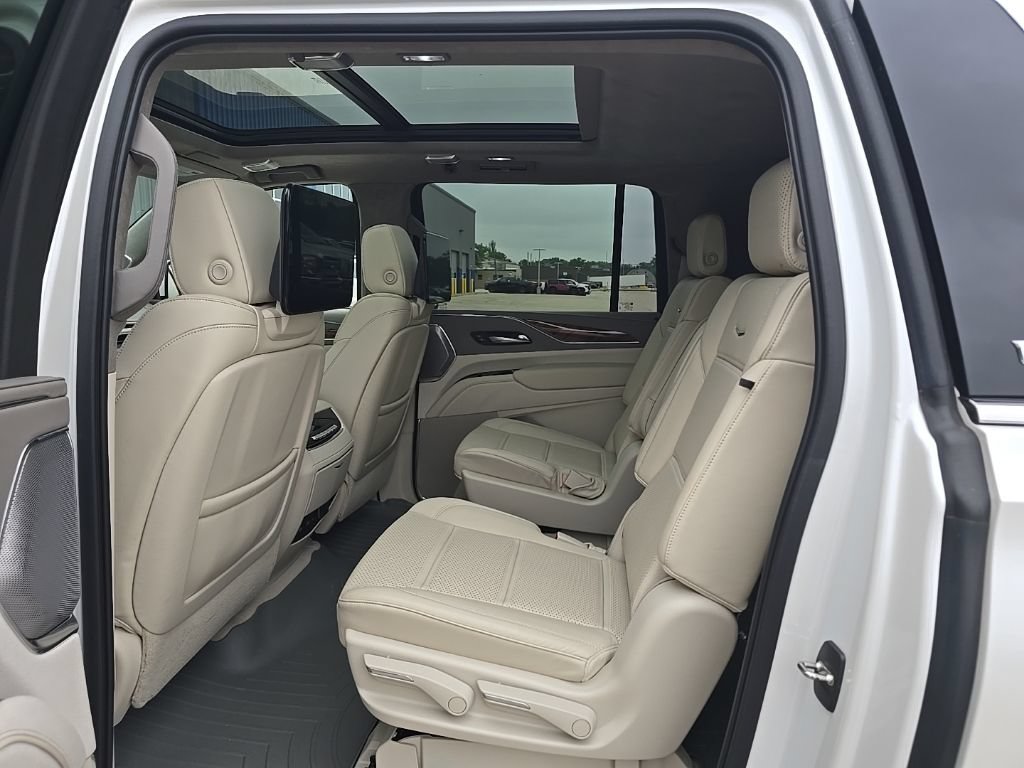 Used 2021 Cadillac Escalade ESV Premium Luxury Platinum AWD/4WD image 21