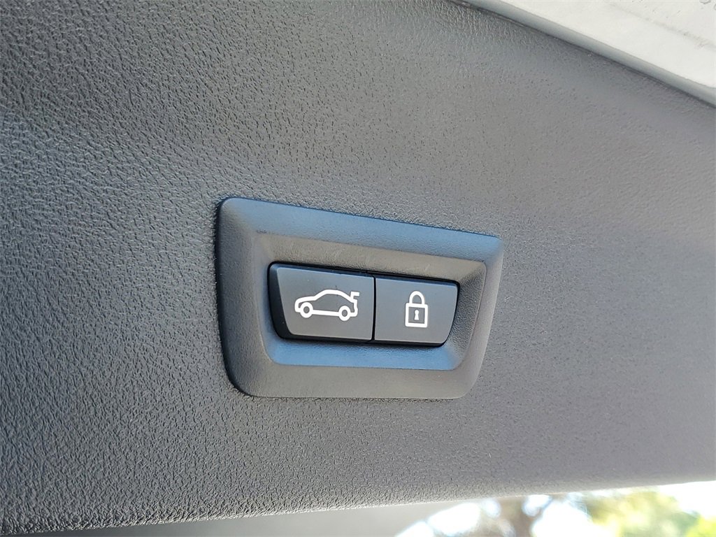 Used 2022 BMW X4 M40i w/ Parking Assistance Package image 11