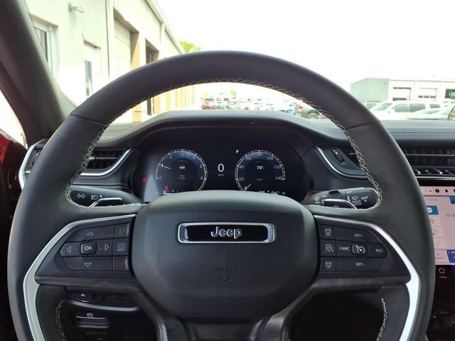 Used 2025 Jeep Grand Cherokee L Limited w/ Luxury Tech Group II image 8