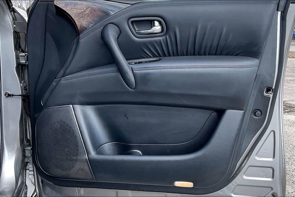 Used 2012 INFINITI QX56 4WD w/ Deluxe Touring Pkg image 29