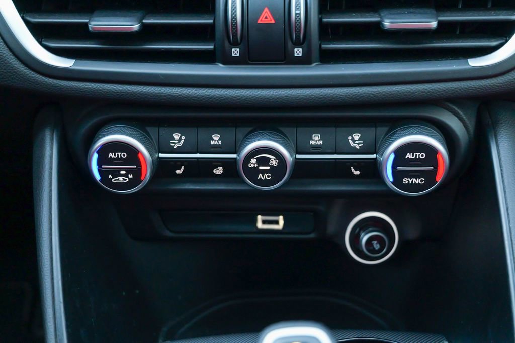 Used 2023 Alfa Romeo Giulia Veloce AWD/4WD image 50