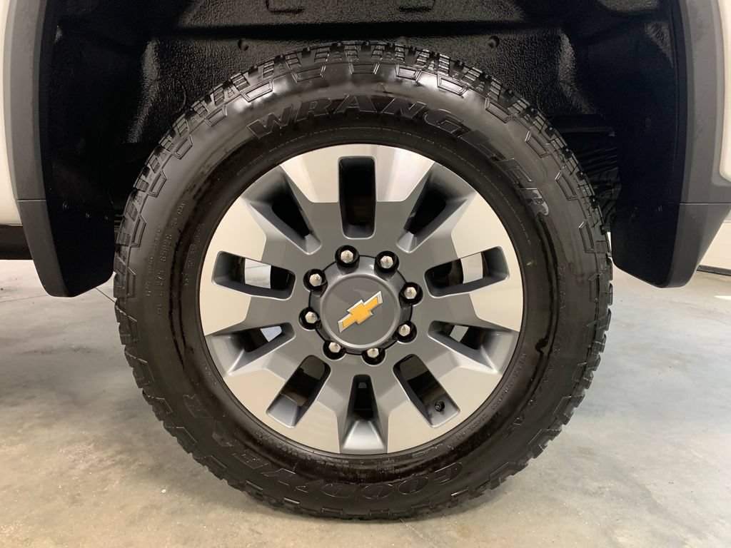 Used 2024 Chevrolet Silverado 2500 Custom w/ Custom Convenience Package AWD/4WD image 4