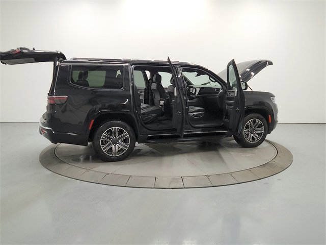 Used 2024 Jeep Wagoneer Series II w/ Flexible Seating Group image 15