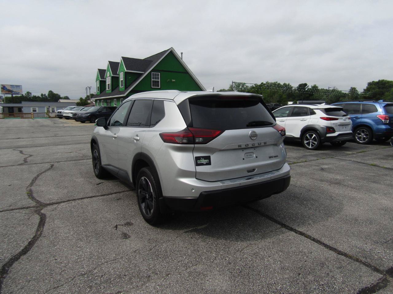 Used 2024 Nissan Rogue SV w/ SV Premium Package AWD/4WD image 5