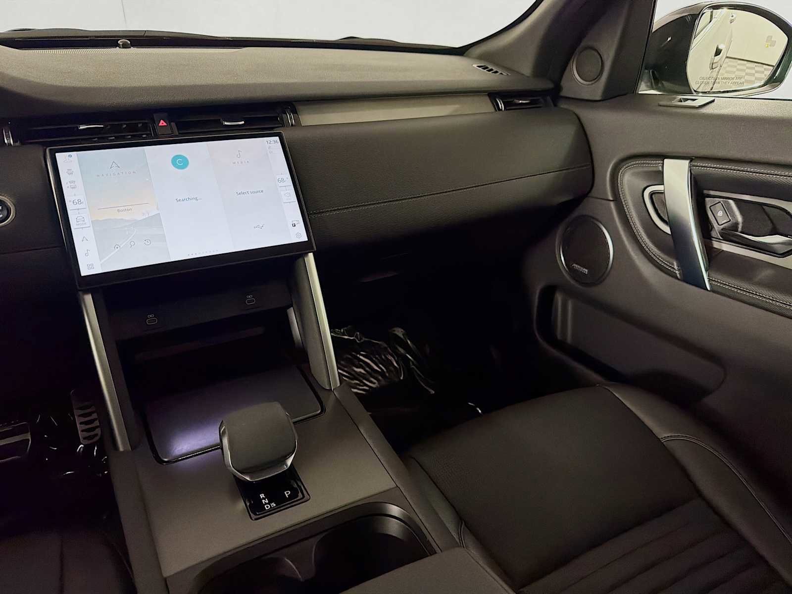 Used 2024 Land Rover Discovery Sport Dynamic SE image 23