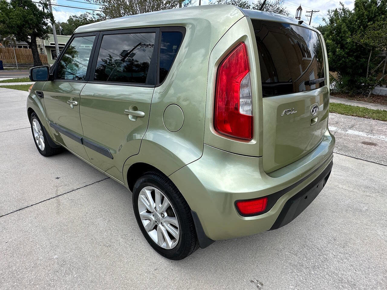 Used 2013 Kia Soul + FWD image 7