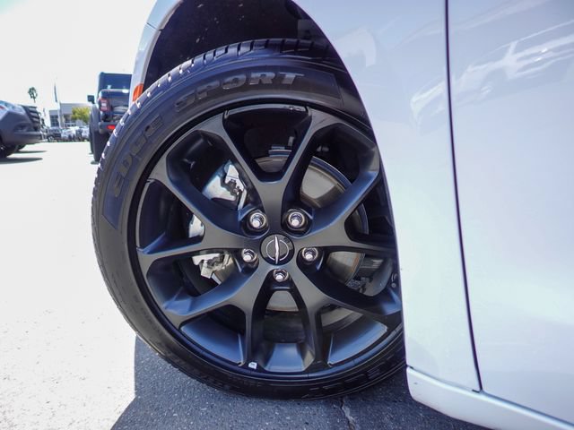 Used 2025 Chrysler Pacifica Limited FWD image 10