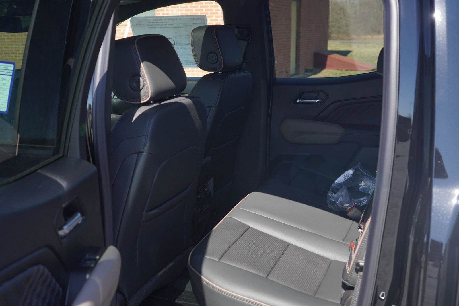 New 2026 GMC Canyon Denali w/ LPO, Denali Black Edition image 24