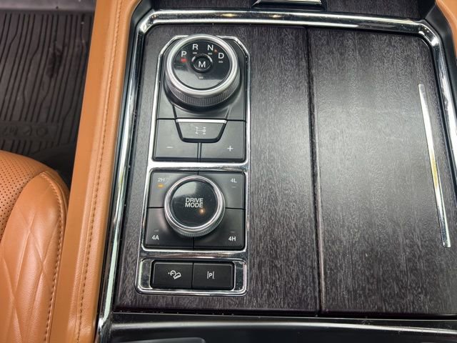 Used 2024 Ford Expedition Platinum image 35