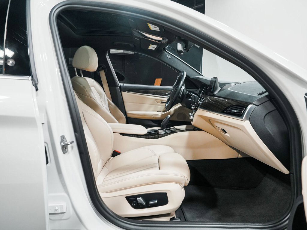 Used 2018 BMW 530i xDrive image 32