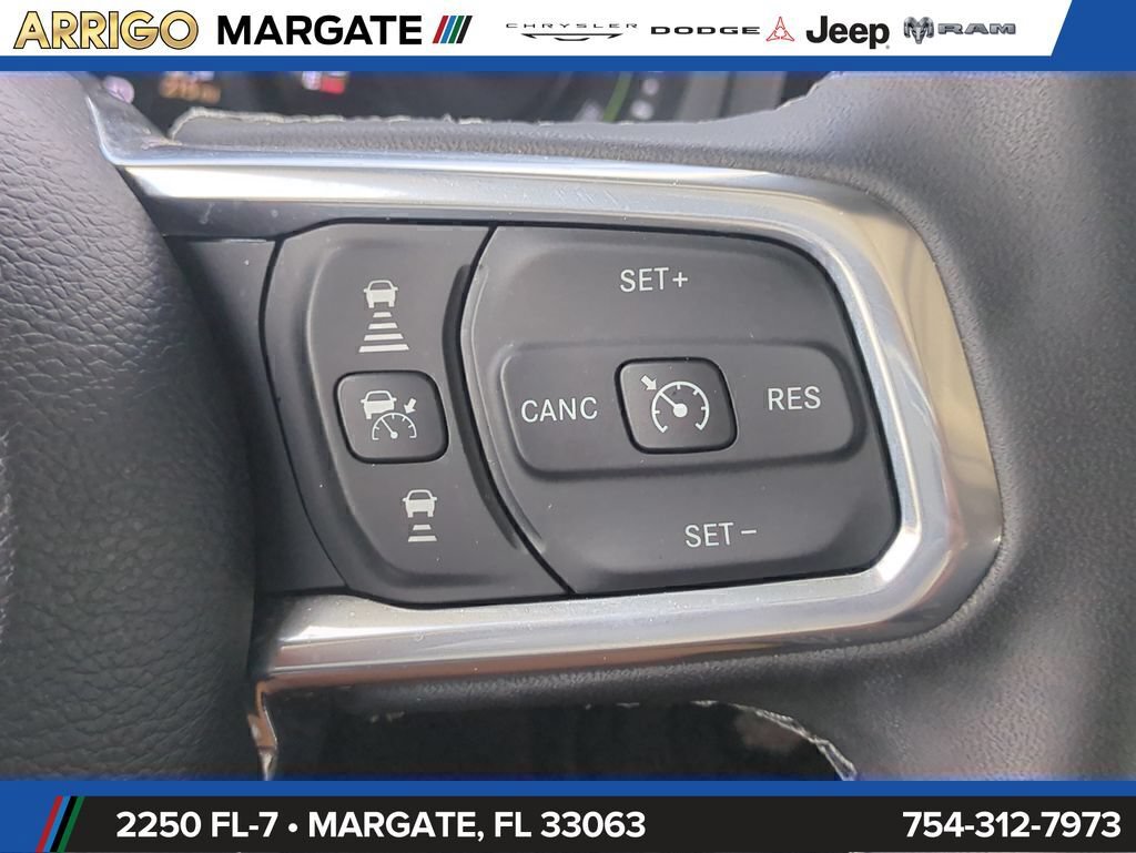 Used 2025 Jeep Wrangler Unlimited Sahara AWD/4WD image 27
