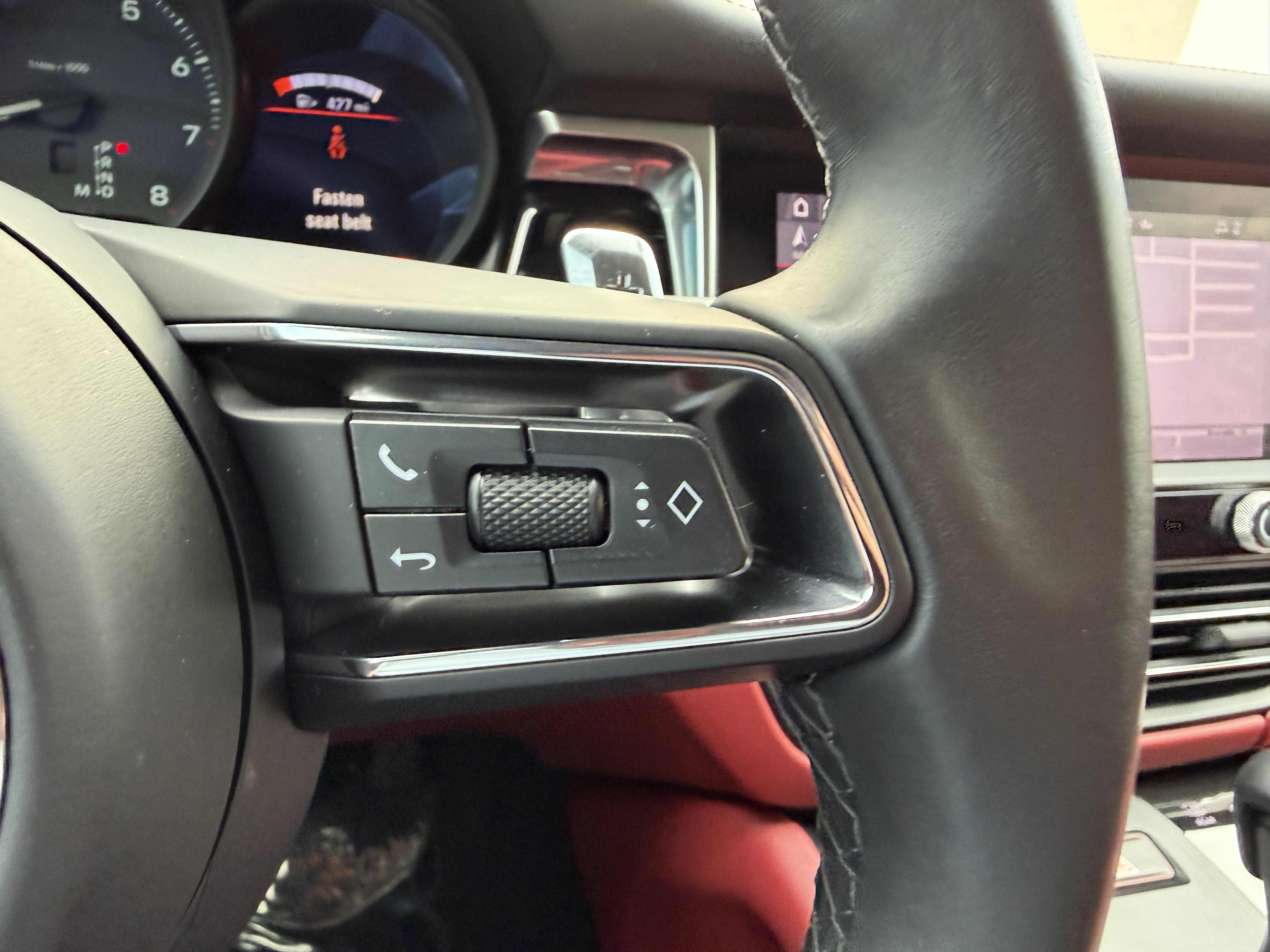 Certified 2024 Porsche Macan image 34