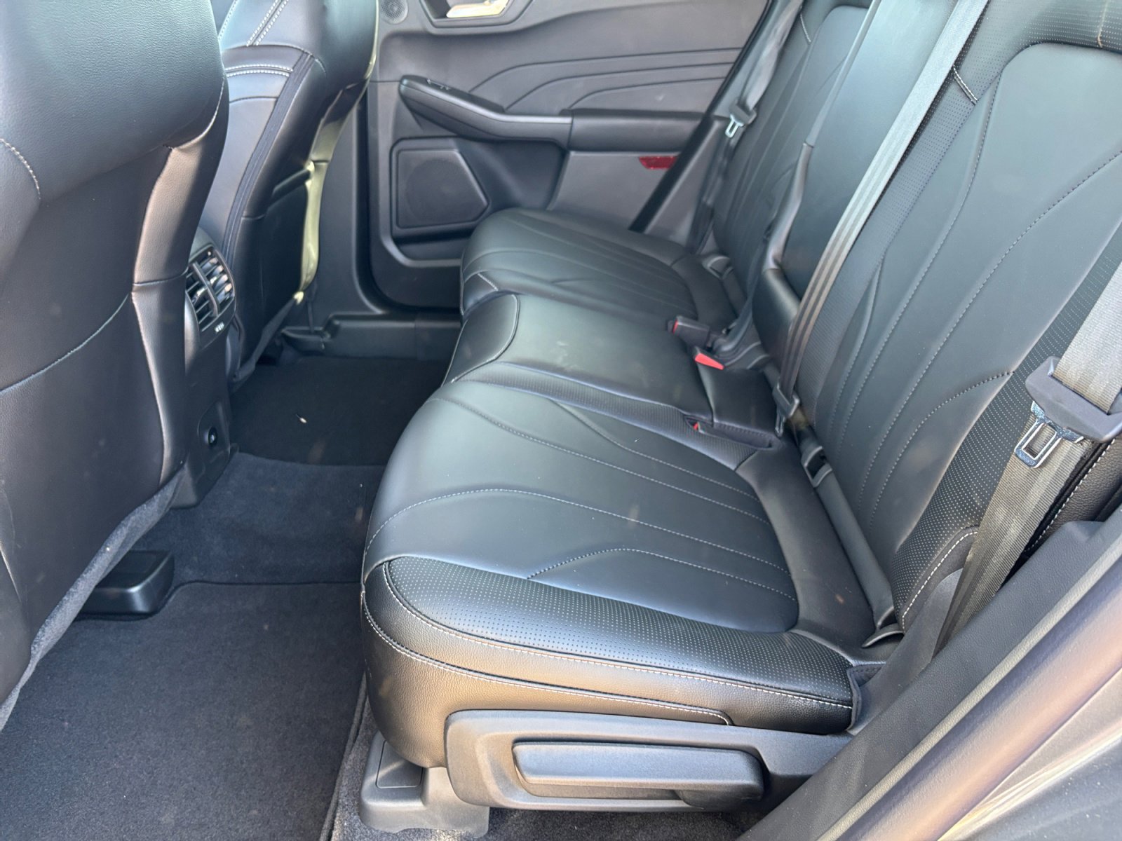 New 2025 Ford Escape SE w/ PHEV Premium Package FWD image 17