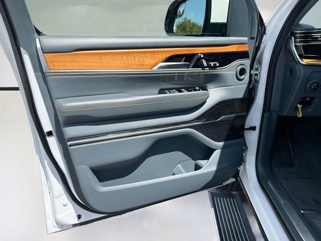 Used 2022 Jeep Grand Wagoneer Series II w/ Convenience Group III AWD/4WD image 24