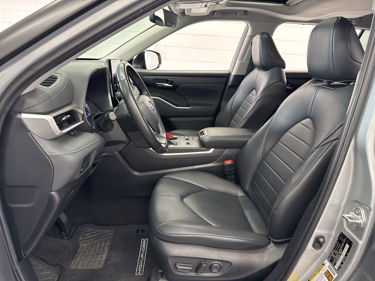 Used 2023 Toyota Highlander XLE image 15