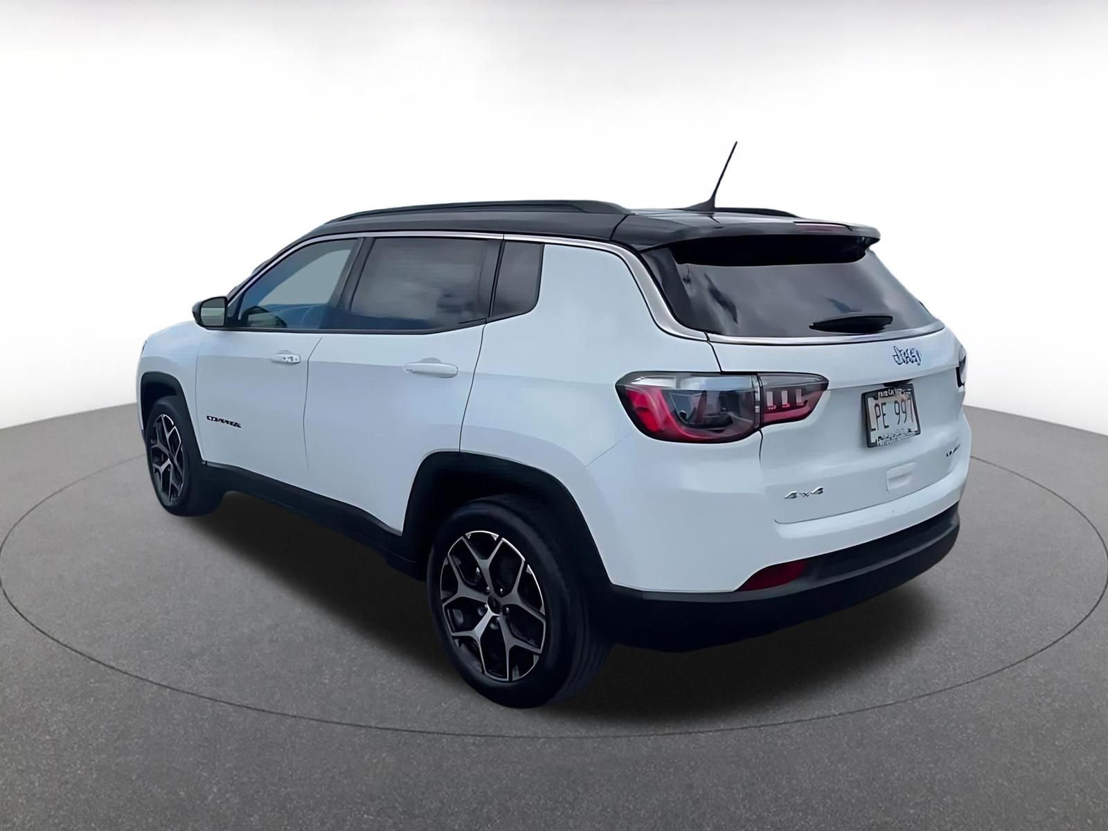Used 2025 Jeep Compass Limited image 10