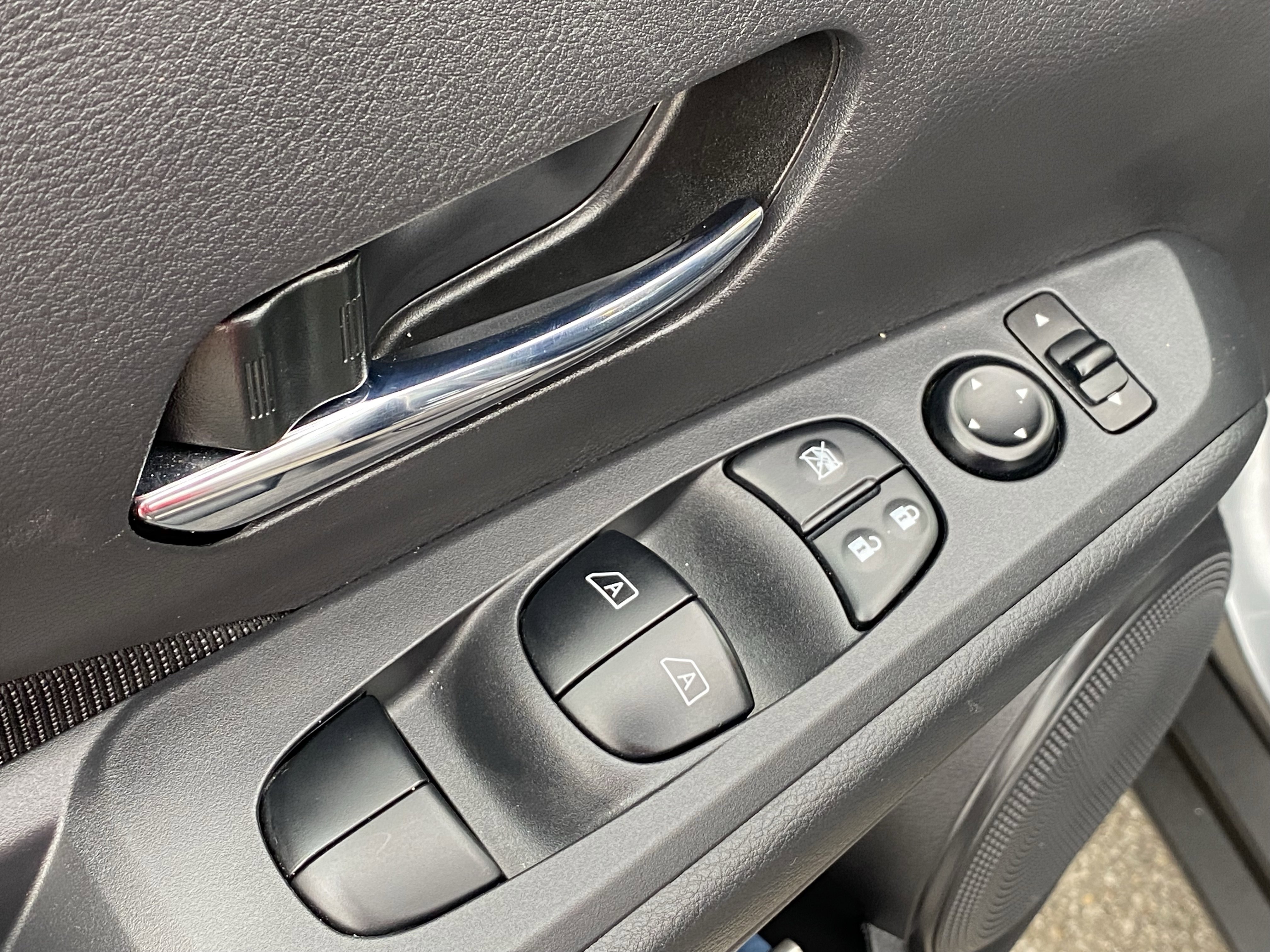 Certified 2024 Nissan Kicks SV FWD image 18
