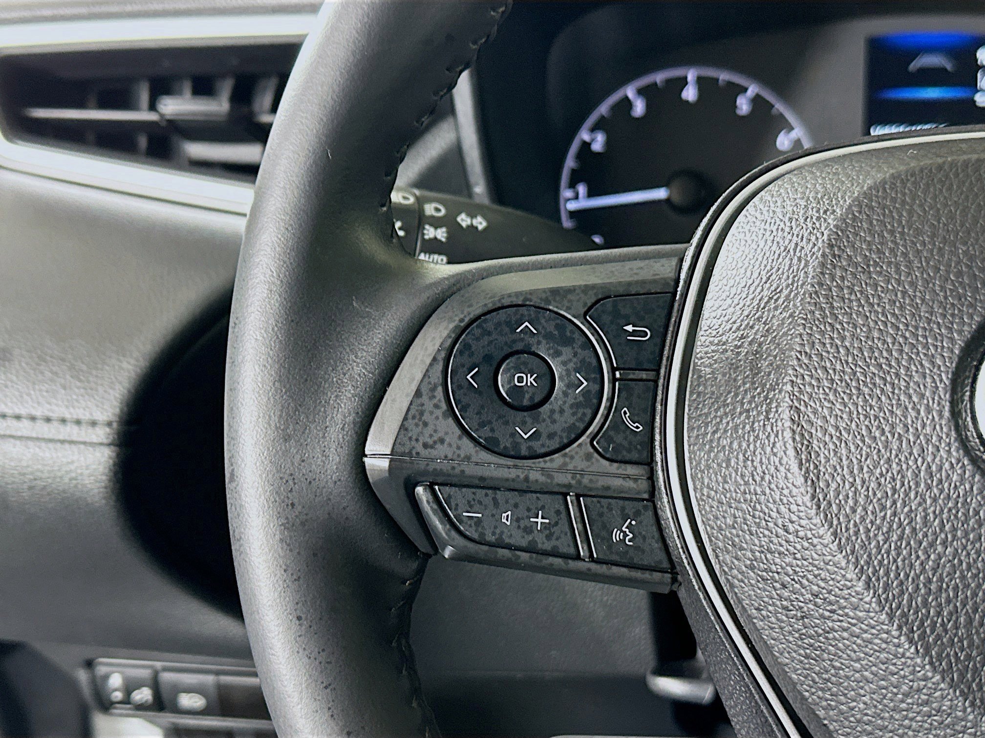 Used 2024 Toyota Corolla Cross LE w/ Moonroof Package image 16