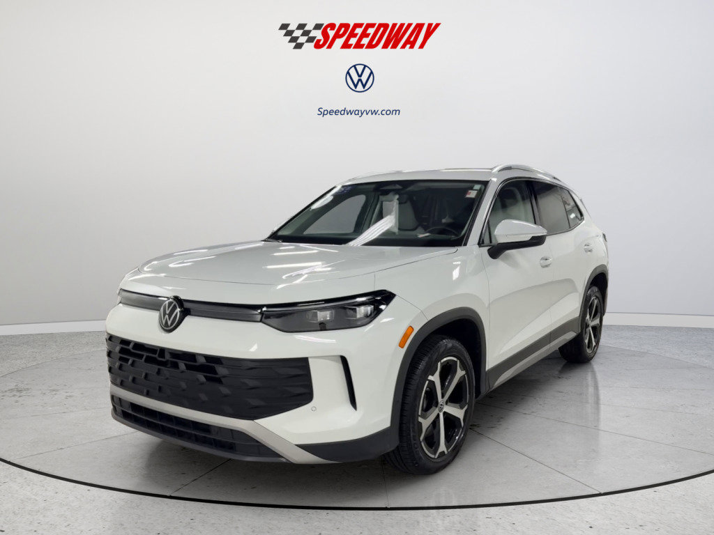 Certified 2025 Volkswagen Tiguan SE AWD/4WD image 12