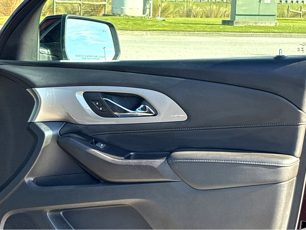 Used 2023 Chevrolet Traverse LT image 10