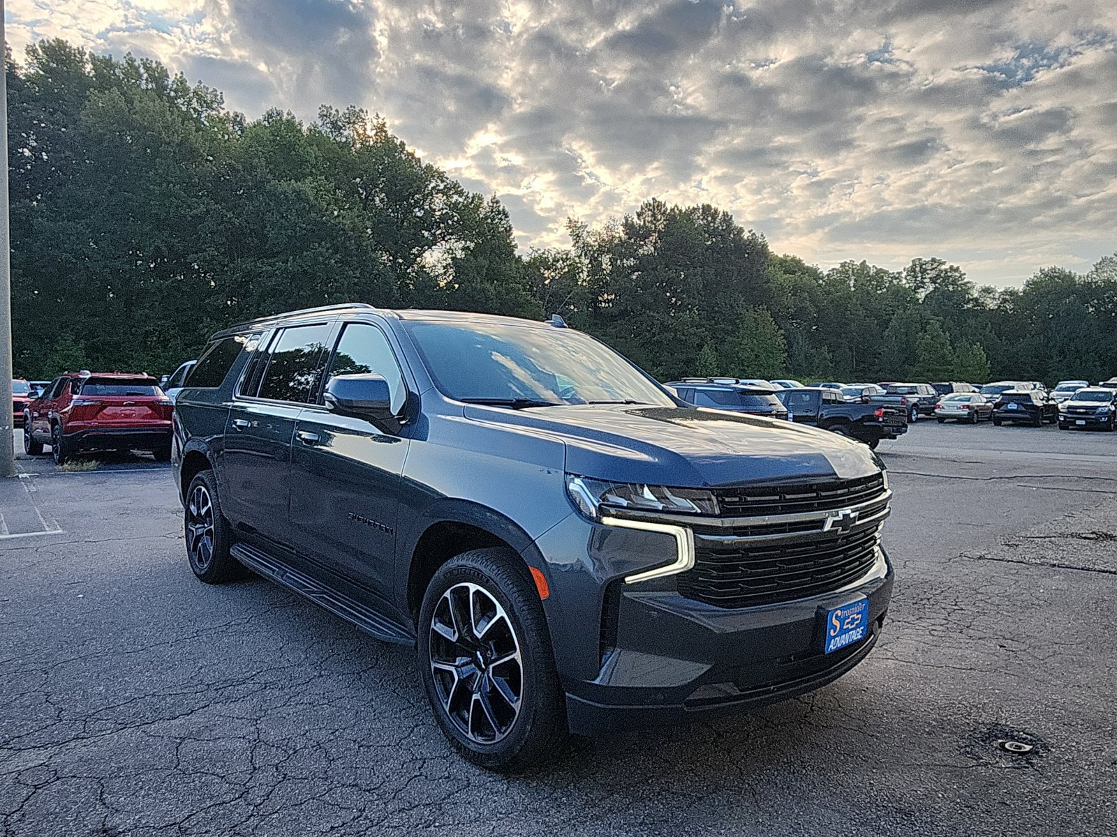 Used 2021 Chevrolet Suburban RST w/ Luxury Package AWD/4WD image 7