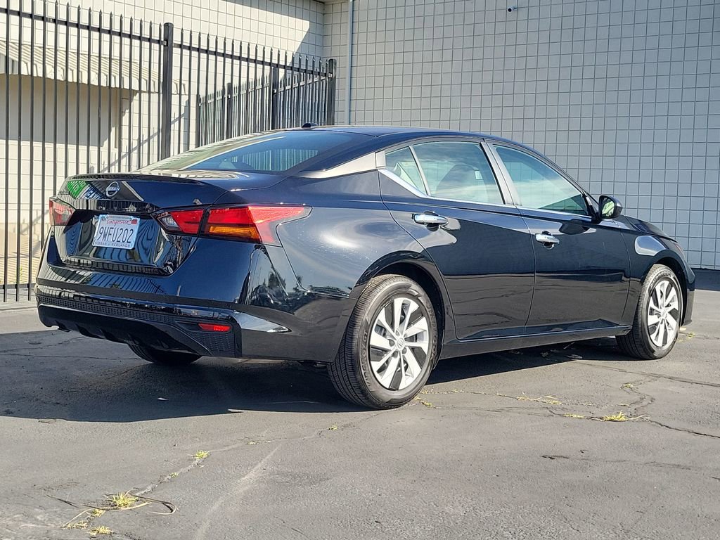 Used 2025 Nissan Altima 2.5 S FWD image 29