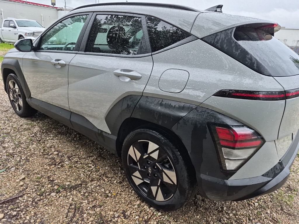 Used 2025 Hyundai Kona SEL FWD image 2