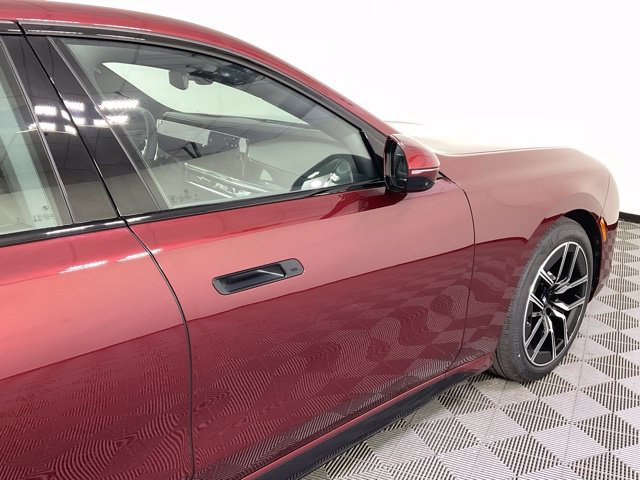 Used 2025 BMW 750e xDrive AWD/4WD image 10