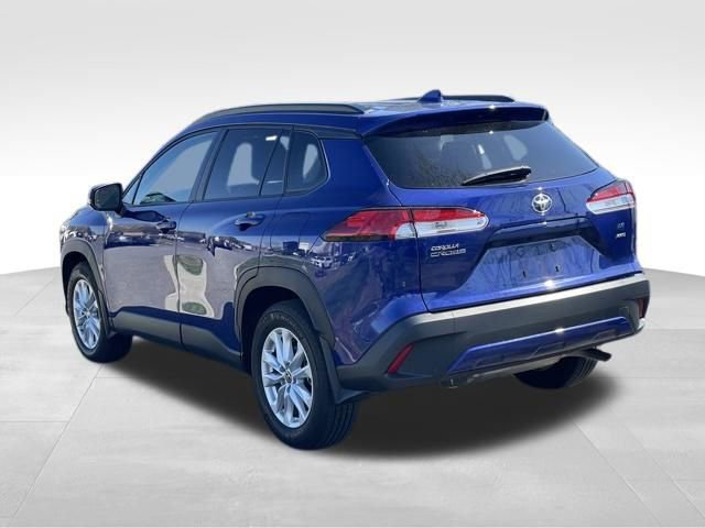 Used 2023 Toyota Corolla Cross LE w/ Moonroof Package AWD/4WD image 5