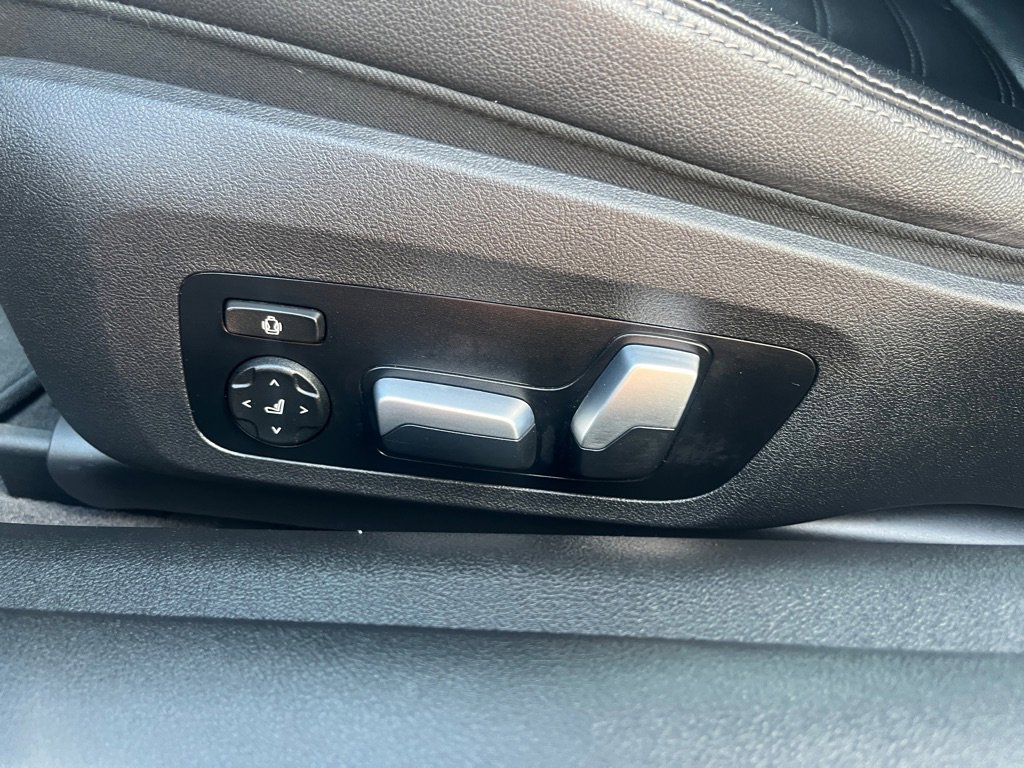 Used 2021 BMW M440i Convertible w/ Executive Package image 14