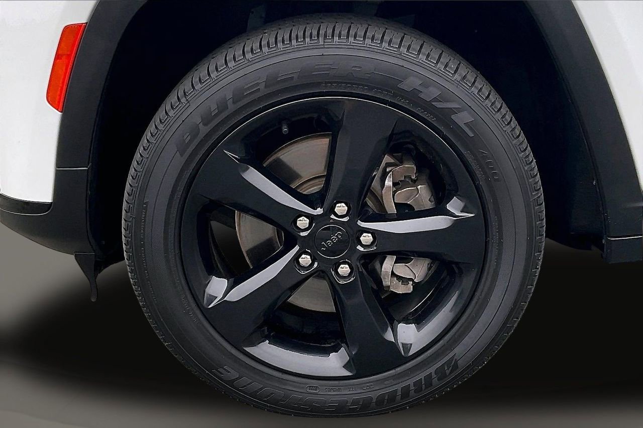 Certified 2022 Jeep Grand Cherokee L Laredo image 34