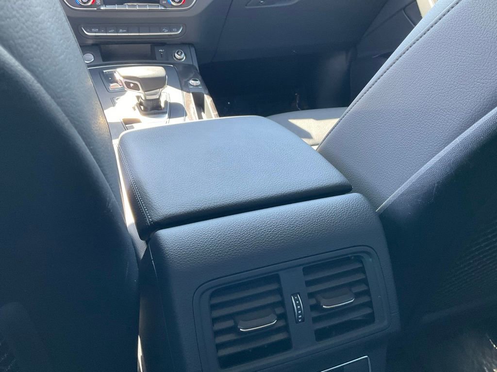 Used 2020 Audi Q5 e Premium w/ Convenience Package image 46