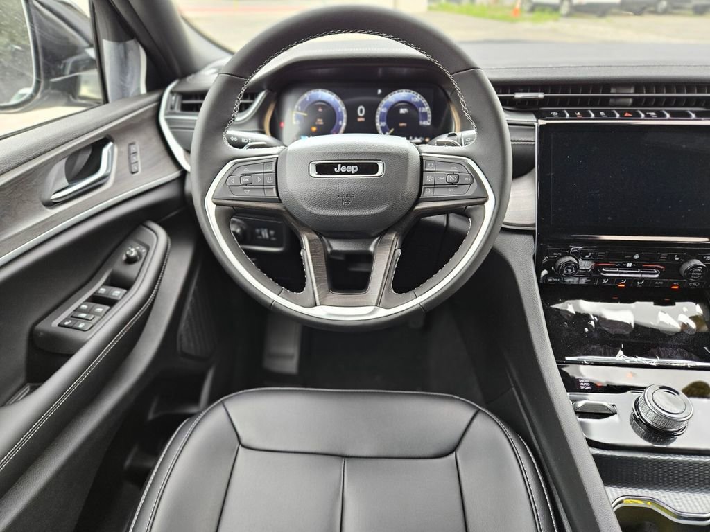 New 2025 Jeep Grand Cherokee Limited image 13