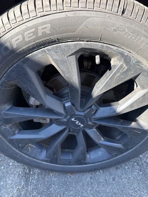 Used 2023 Kia Sorento SX image 32