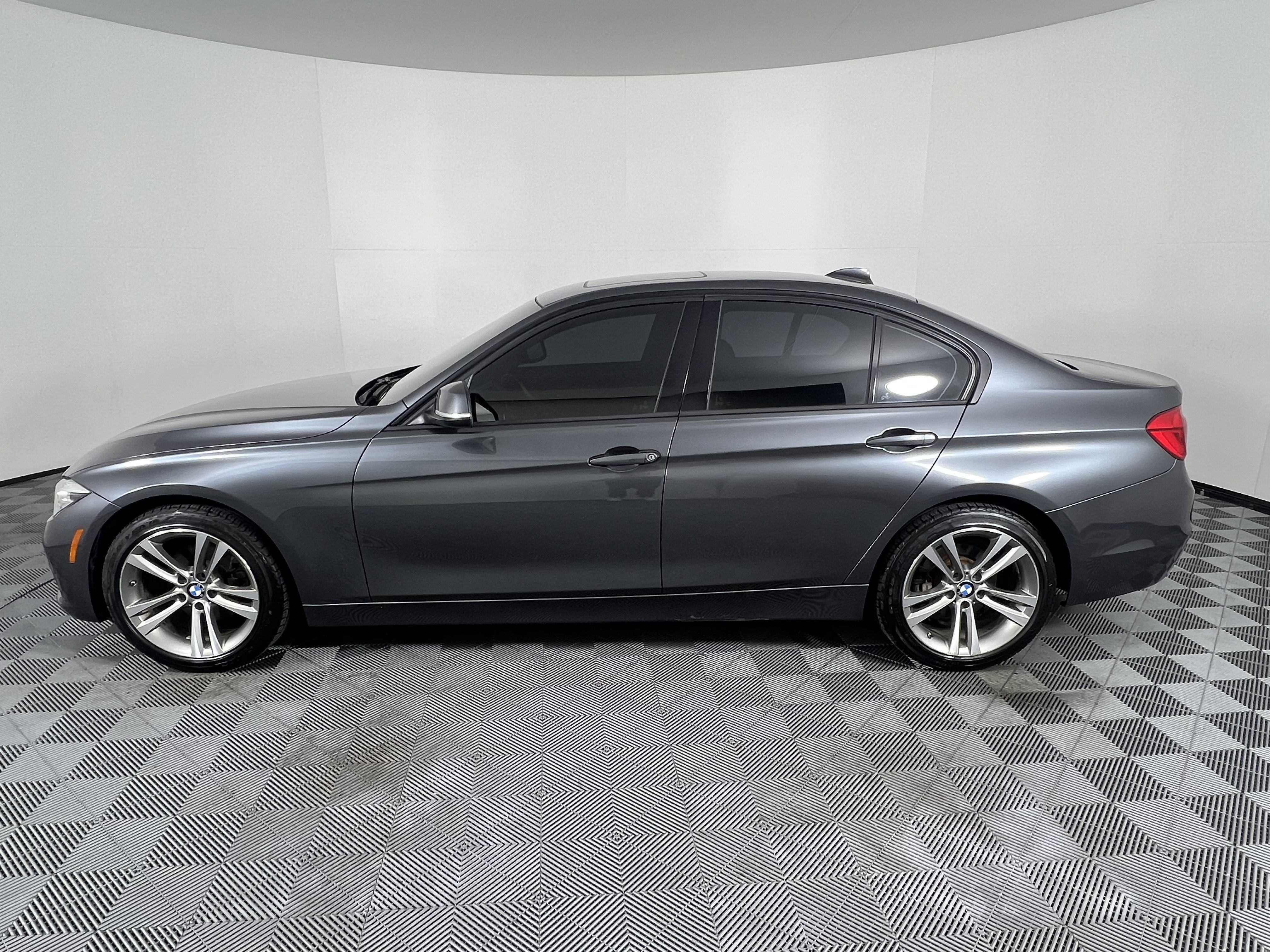 Used 2016 BMW 328i xDrive Sedan image 9