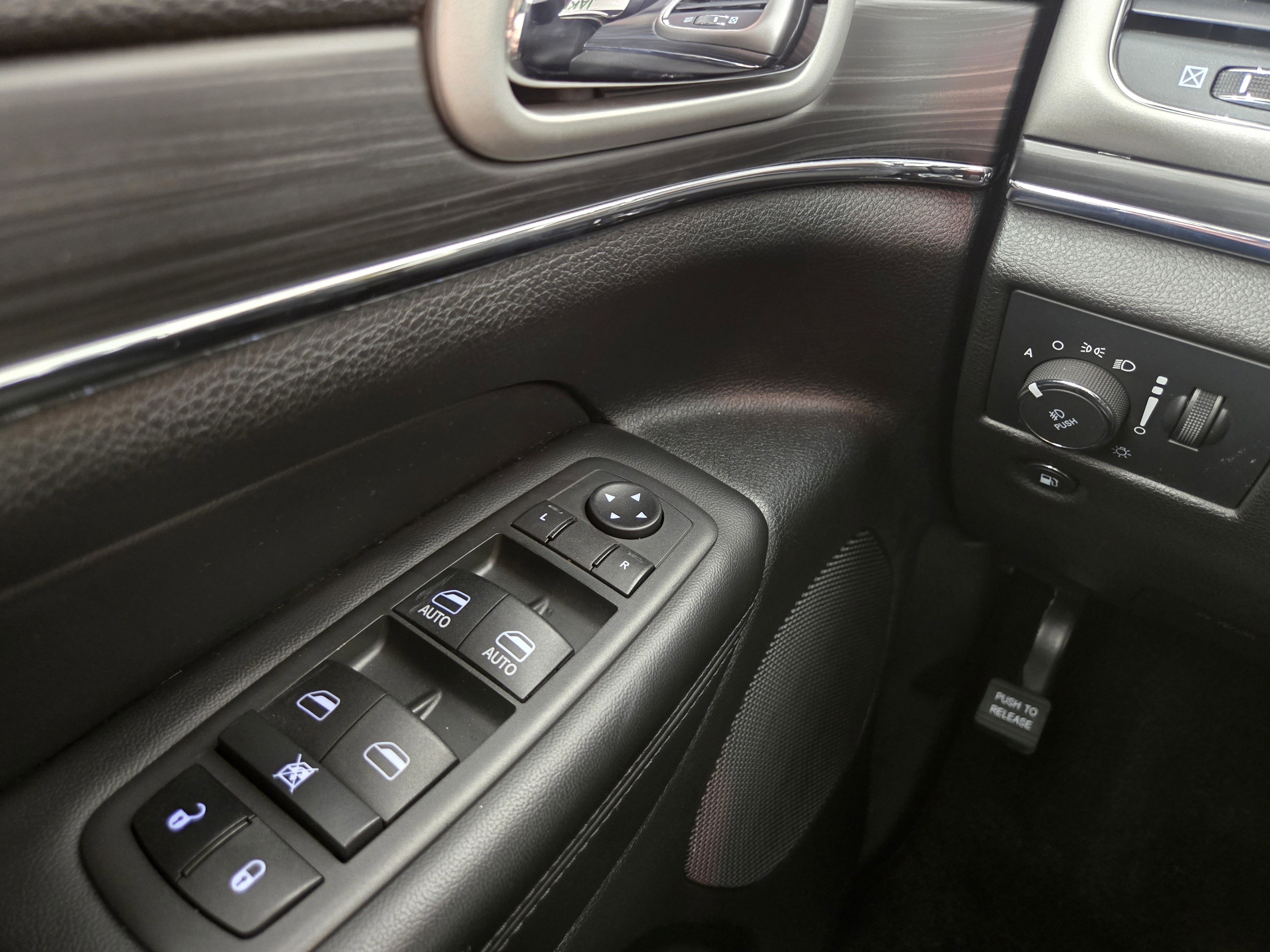 Used 2021 Jeep Grand Cherokee Limited image 31