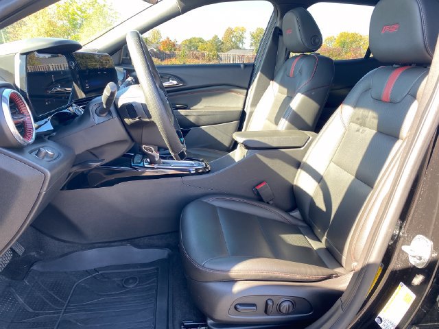 Certified 2025 Chevrolet Trax RS w/ Sunroof Package FWD image 17