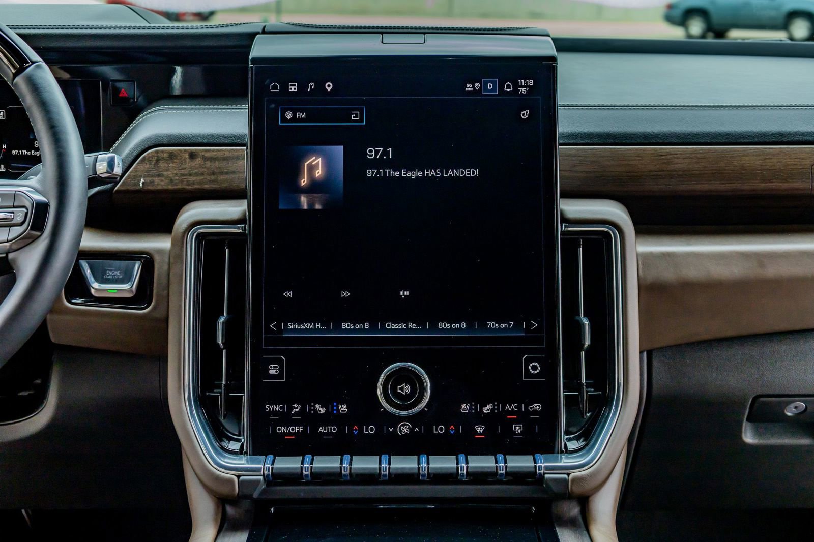 Used 2025 GMC Yukon Denali Ultimate image 25