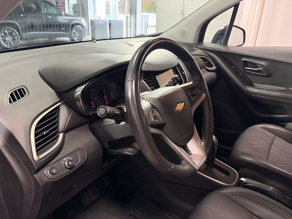 Used 2019 Chevrolet Trax LT w/ LT Convenience Package FWD image 15