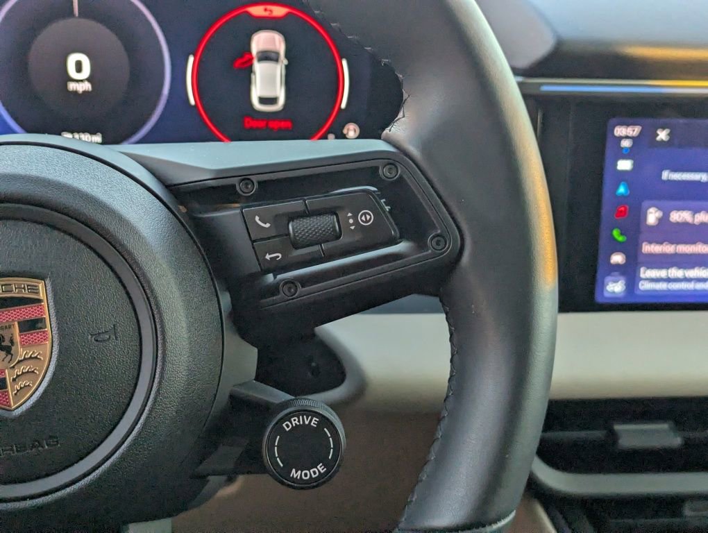 Certified 2025 Porsche Macan Electric image 28