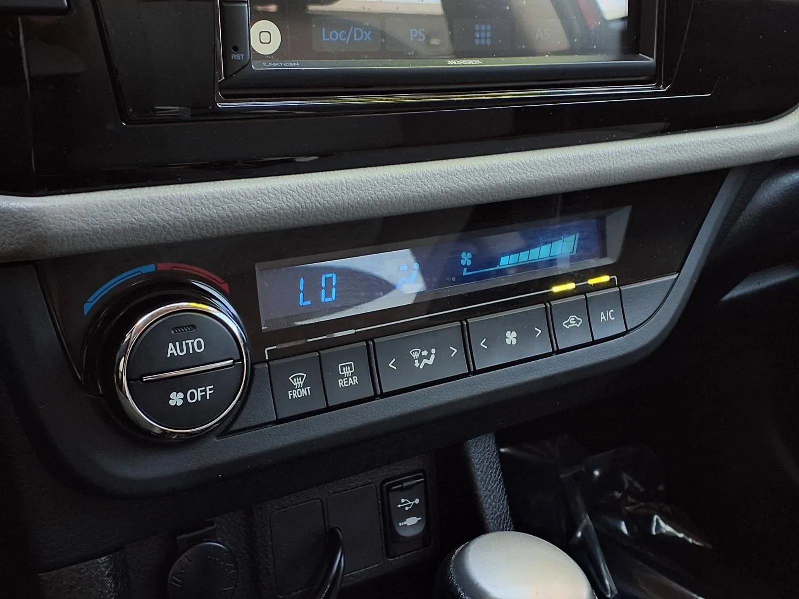 Used 2016 Toyota Corolla LE FWD image 17